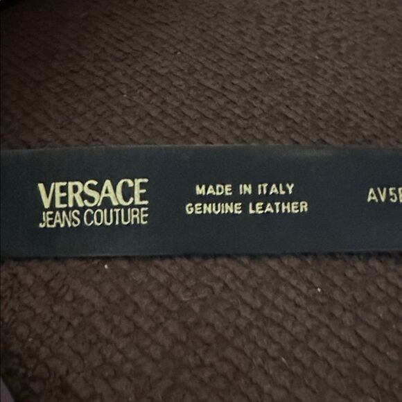 Versace Logo Belt Buckle with Raspberry Leather Belt – Designer Fashion Accessor - Picture 2 of 3